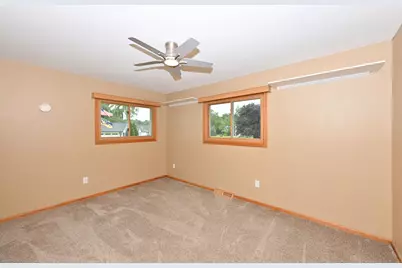 12237 W Larkspur Rd, Franklin, WI 53132 - Photo 14
