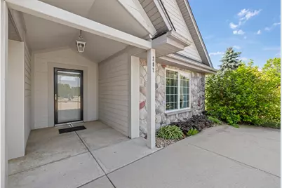 207 N Hunters Xing, Slinger, WI 53086 - Photo 2