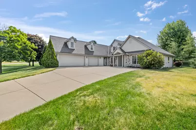 207 N Hunters Xing, Slinger, WI 53086 - Photo 1