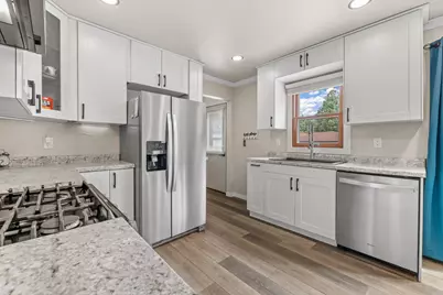 218 E Washington St, Slinger, WI 53086 - Photo 2