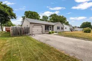 218 E Washington St, Slinger, WI 53086 - Photo 2