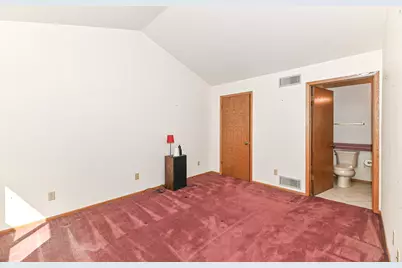 13526 W Fountain Ct, New Berlin, WI 53151 - Photo 22