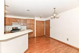 13526 W Fountain Ct, New Berlin, WI 53151 - Photo 10