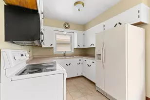 3301 E Carol Ct, Oak Creek, WI 53154 - Photo 8
