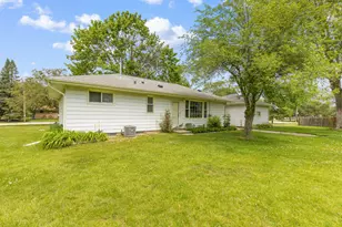 3301 E Carol Ct, Oak Creek, WI 53154 - Photo 2
