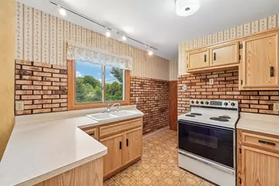 810  Summit Ave, Waukesha, WI 53188 - Photo 10