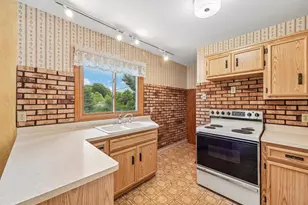 810 Summit Ave, Waukesha, WI 53188 - Photo 10