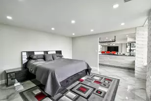 929 N Astor St, Milwaukee, WI 53202 - Photo 22