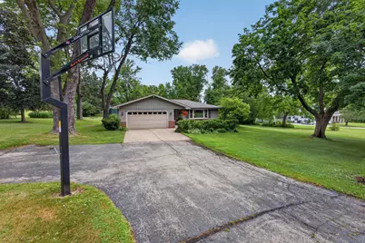 N2W27268  Lyles Dr, Pewaukee, WI 53188 - Photo 32