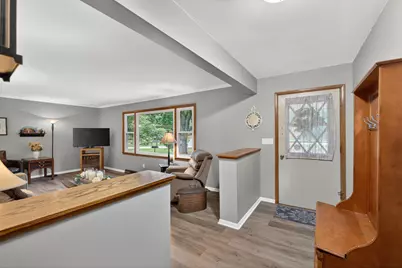 N2W27268  Lyles Dr, Pewaukee, WI 53188 - Photo 4