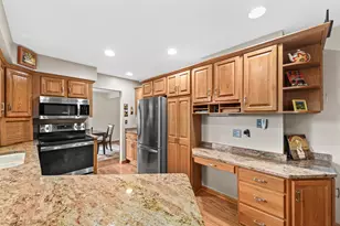 2355 Guinevere Dr, Brookfield, WI 53045 - Photo 12