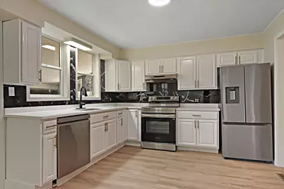 5401  82nd St, Pleasant Prairie, WI 53142 - Photo 4