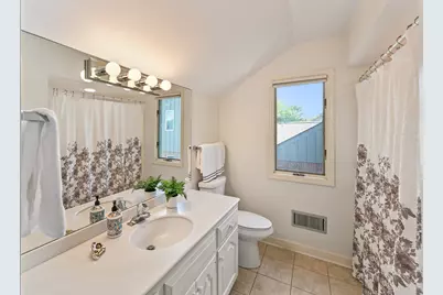 10117 N Gettysburg Ct, Mequon, WI 53092 - Photo 16