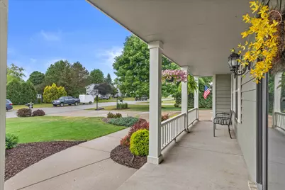 W147N7026  Woodland Dr, Menomonee Falls, WI 53051 - Photo 6