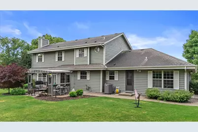 W147N7026  Woodland Dr, Menomonee Falls, WI 53051 - Photo 4