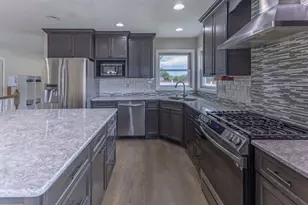 1500 Cliffview Ave, Onalaska, WI 54650 - Photo 2