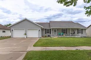 1500 Cliffview Ave, Onalaska, WI 54650 - Photo 1