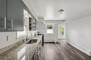 1017 E Pearson St, Milwaukee, WI 53202 - Photo 8