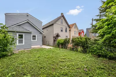 1017 E Pearson St, Milwaukee, WI 53202 - Photo 18