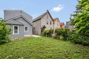 1017 E Pearson St, Milwaukee, WI 53202 - Photo 18