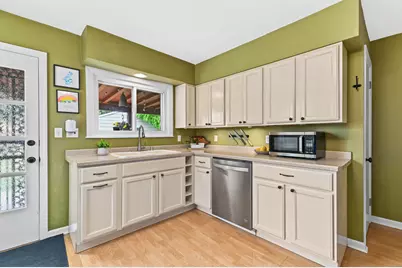 3249 N 79th St, Milwaukee, WI 53222 - Photo 8