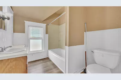 902 S 20th St #902A, Manitowoc, WI 54220 - Photo 12