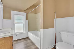 902 S 20th St, Manitowoc, WI 54220 - Photo 12