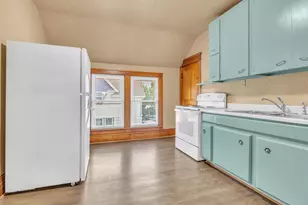 902 S 20th St, Manitowoc, WI 54220 - Photo 6