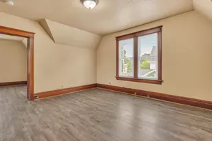 902 S 20th St, Manitowoc, WI 54220 - Photo 2