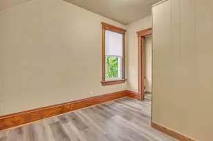902 S 20th St, Manitowoc, WI 54220 - Photo 8