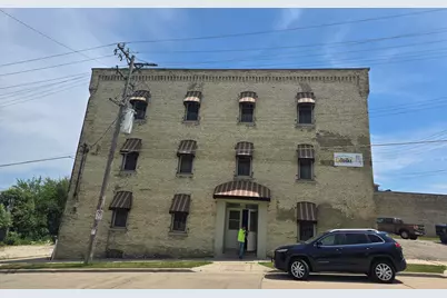 519  Center St, Racine, WI 53403 - Photo 4