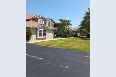 3620 E Barbara Ct #8, Oak Creek, WI 53154 - Photo 4