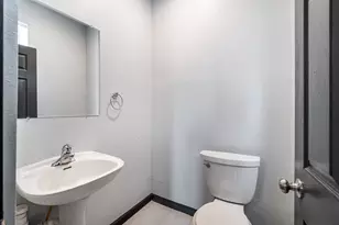 547 N 25th St, Milwaukee, WI 53233 - Photo 20