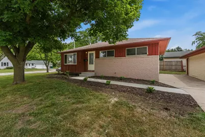 2035  Parkfield Dr, West Bend, WI 53090 - Photo 2