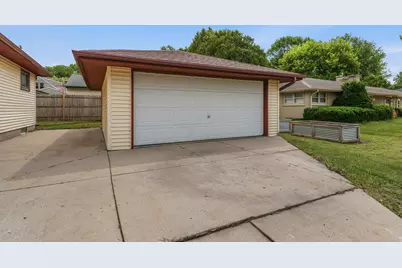 2035  Parkfield Dr, West Bend, WI 53090 - Photo 24