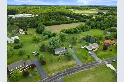 S67W32648  Ashton Way, Mukwonago, WI 53149 - Photo 2