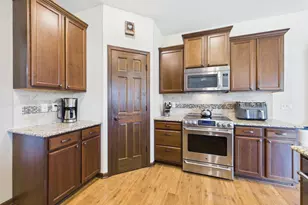 W272N387 Hilltop Dr, Pewaukee, WI 53188 - Photo 40