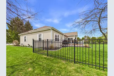 W272N387  Hilltop Dr, Pewaukee, WI 53188 - Photo 100