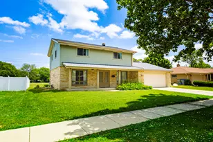 3710 S Massachusetts Ave, Milwaukee, WI 53220 - Photo 2