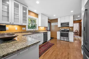 1077 Christopher Ct, Oconomowoc, WI 53066 - Photo 8