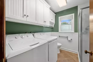 1077 Christopher Ct, Oconomowoc, WI 53066 - Photo 14