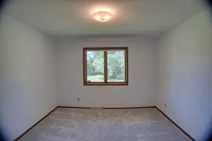 912 Edgewater Ct, Watertown, WI 53098 - Photo 12