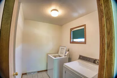 912  Edgewater Ct, Watertown, WI 53098 - Photo 16