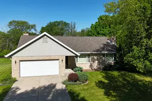 912 Edgewater Ct, Watertown, WI 53098 - Photo 18
