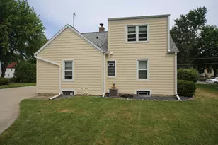305 North Ave, Hartland, WI 53029 - Photo 4