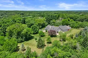 N2W29732 Blodwen Dr, Delafield, WI 53188 - Photo 8