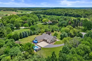 N2W29732 Blodwen Dr, Delafield, WI 53188 - Photo 4