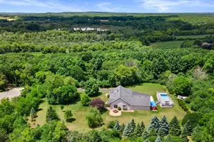 N2W29732 Blodwen Dr, Delafield, WI 53188 - Photo 6