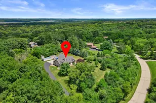 N2W29732 Blodwen Dr, Delafield, WI 53188 - Photo 2