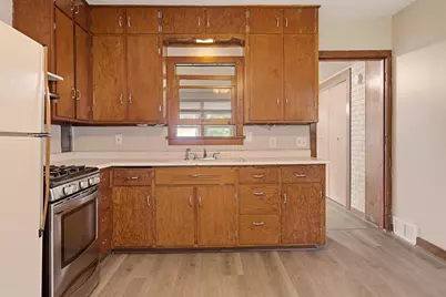 2737  Hamilton St, La Crosse, WI 54603 - Photo 8